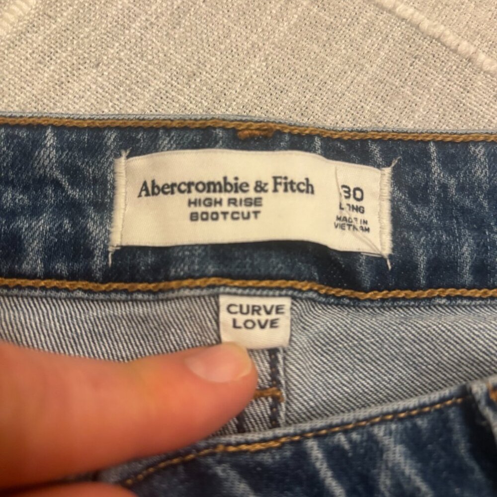 A&F Curve Love High Rise / Bootcut / Long Jeans - WORN ONCE - Picture 2 of 10